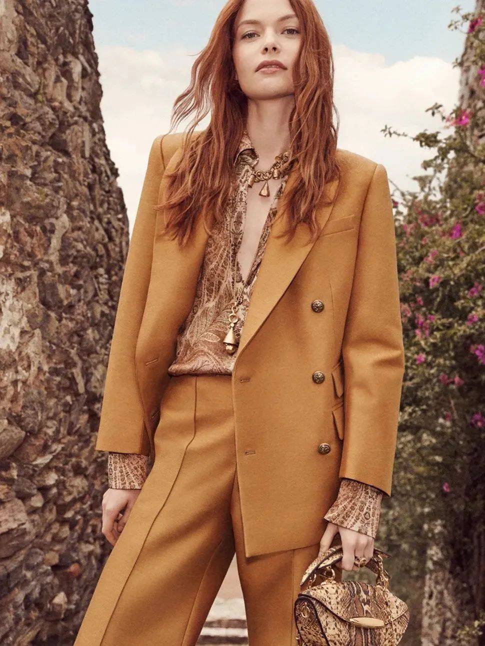 质感女人怎么都在穿这个颜色<strong></p>
<p>黄金国际价格</strong>？