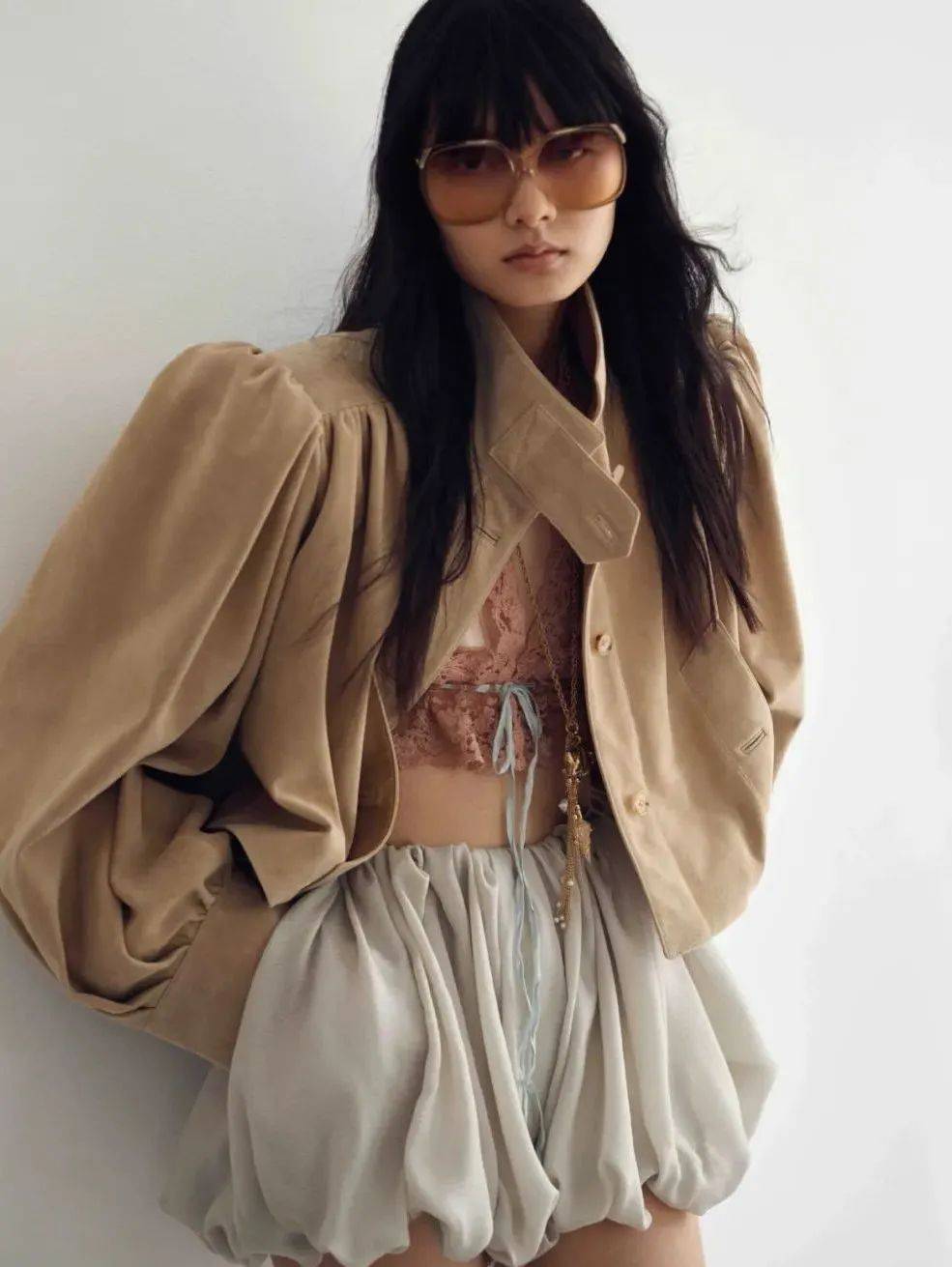 质感女人怎么都在穿这个颜色<strong></p>
<p>黄金国际价格</strong>？