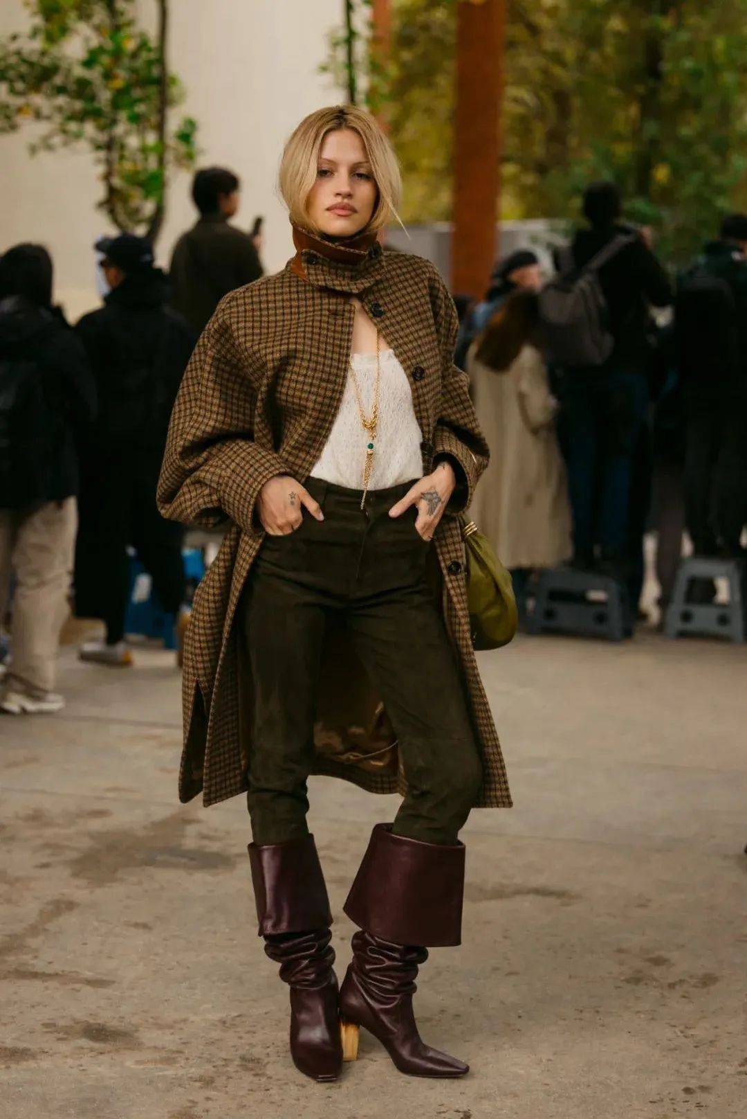 质感女人怎么都在穿这个颜色<strong></p>
<p>黄金国际价格</strong>？