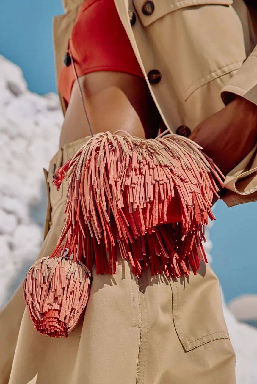 质感女人怎么都在穿这个颜色<strong></p>
<p>黄金国际价格</strong>？