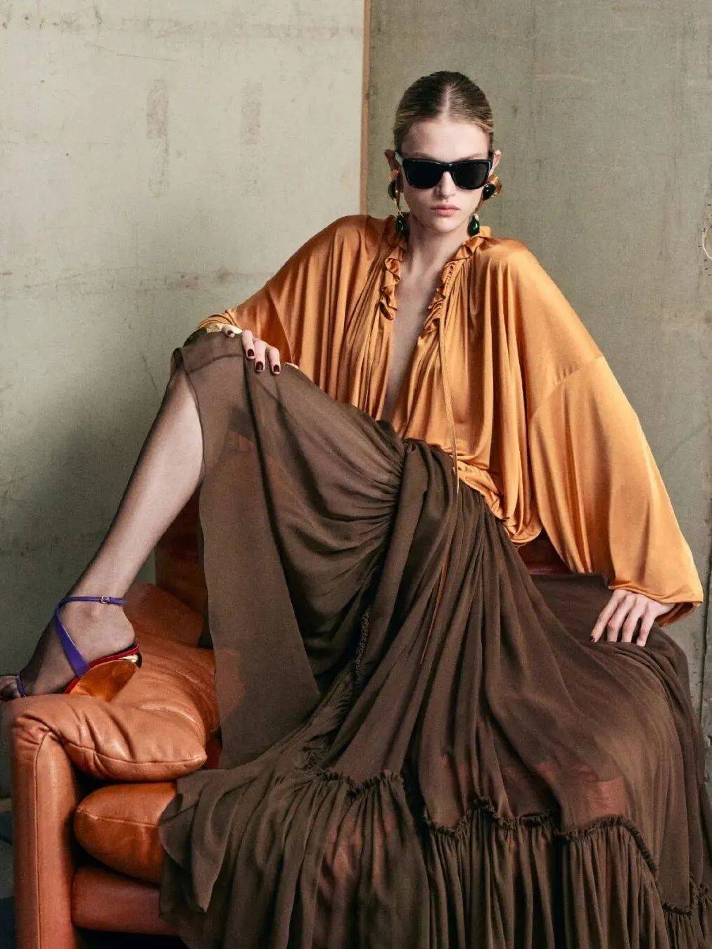 质感女人怎么都在穿这个颜色<strong></p>
<p>黄金国际价格</strong>？