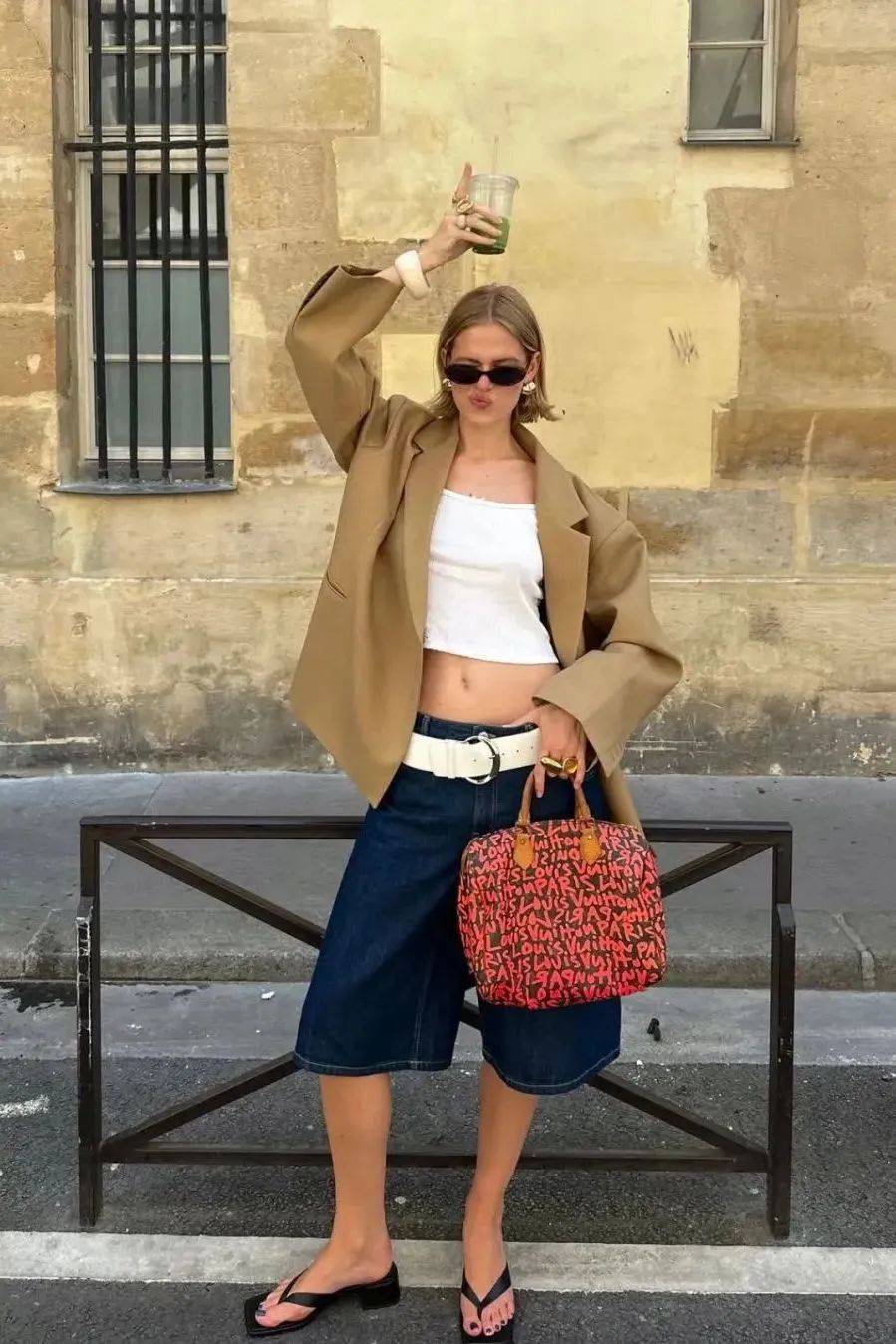 质感女人怎么都在穿这个颜色<strong></p>
<p>黄金国际价格</strong>？