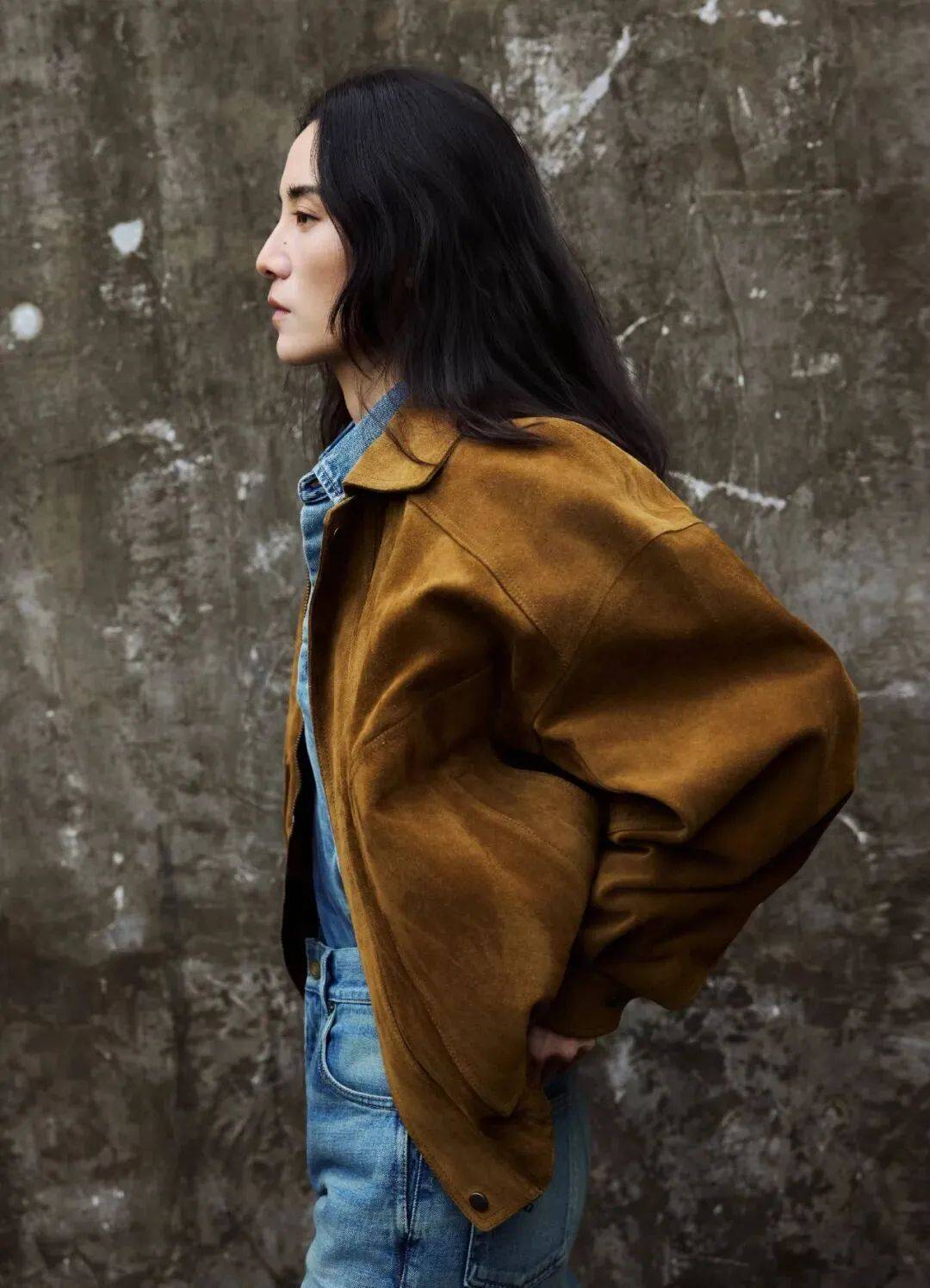 质感女人怎么都在穿这个颜色<strong></p>
<p>黄金国际价格</strong>？