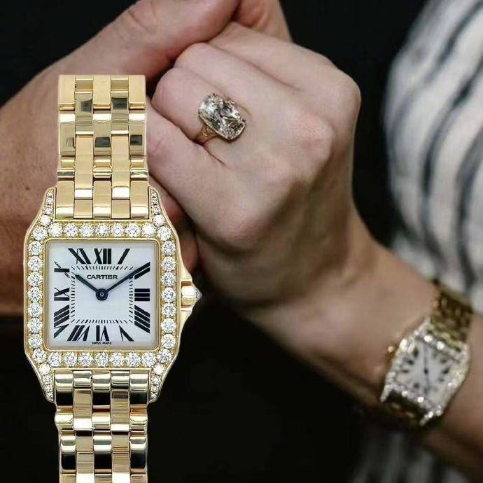 天后霉霉与运动员男友订婚<strong></p>
<p>黄金国际价格</strong>，戴百万钻戒配卡地亚腕表，官宣照含金量略高！