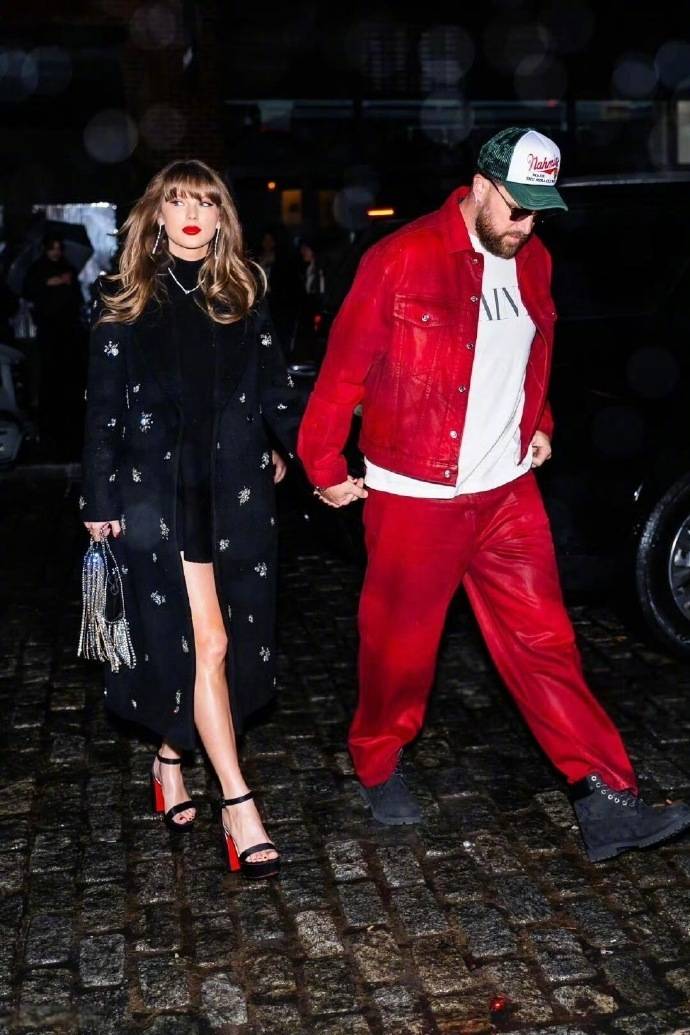 天后霉霉与运动员男友订婚<strong></p>
<p>黄金国际价格</strong>，戴百万钻戒配卡地亚腕表，官宣照含金量略高！