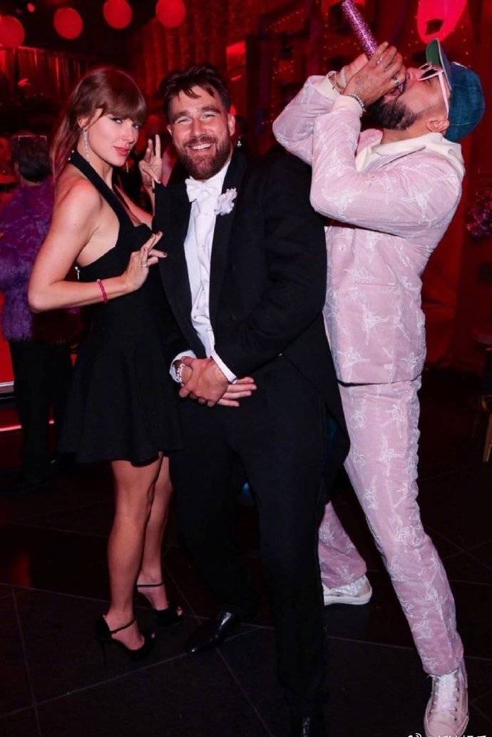 天后霉霉与运动员男友订婚<strong></p>
<p>黄金国际价格</strong>，戴百万钻戒配卡地亚腕表，官宣照含金量略高！