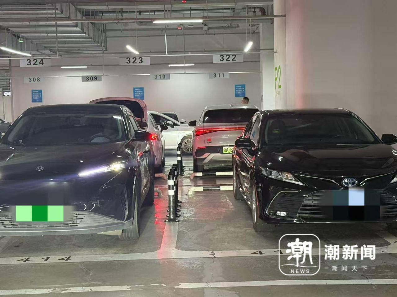 防了“开门杀”，却难了开车门？杭州西站网约车停车场软性护栏陷两难