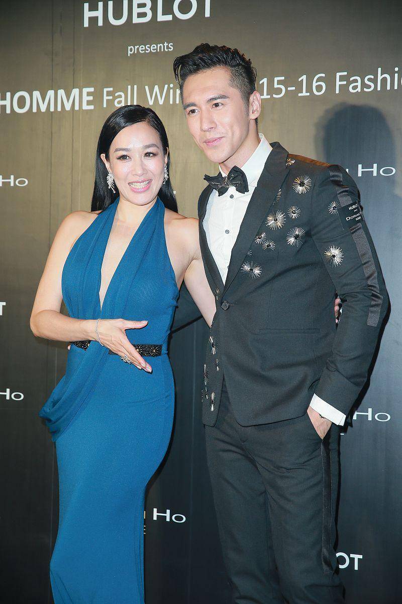 考古|张伦硕称张维伊像以前的自己 <strong></p>
<p>黄金国际价格</strong>,曾娶大11岁钟丽缇被嘲,如今成为重组家庭中教科书般的男人?