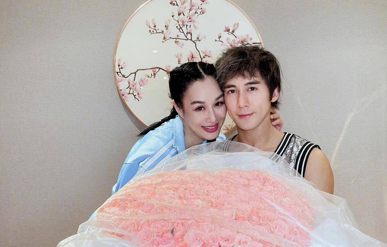 考古|张伦硕称张维伊像以前的自己 <strong></p>
<p>黄金国际价格</strong>,曾娶大11岁钟丽缇被嘲,如今成为重组家庭中教科书般的男人?