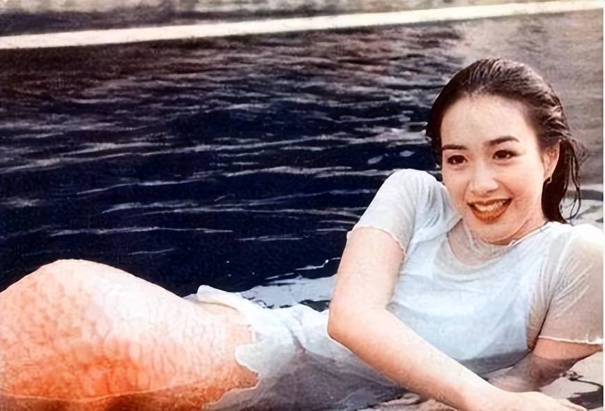 考古|张伦硕称张维伊像以前的自己 <strong></p>
<p>黄金国际价格</strong>,曾娶大11岁钟丽缇被嘲,如今成为重组家庭中教科书般的男人?