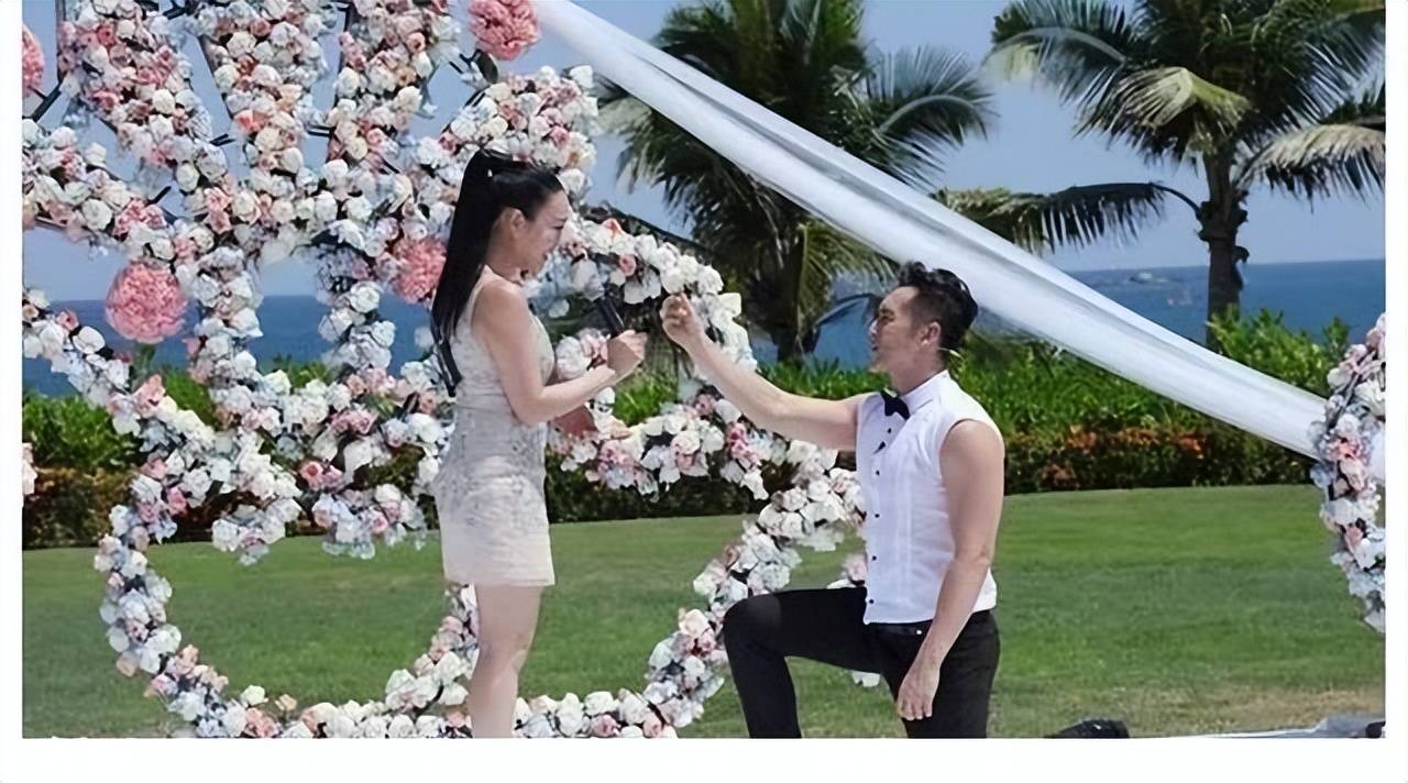 考古|张伦硕称张维伊像以前的自己 <strong></p>
<p>黄金国际价格</strong>,曾娶大11岁钟丽缇被嘲,如今成为重组家庭中教科书般的男人?