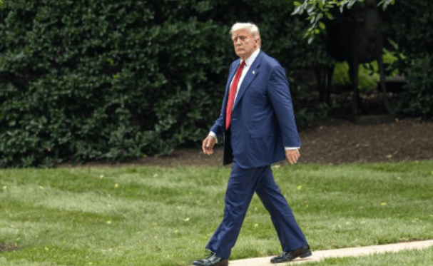 特朗普不来中国看阅兵<strong></p>
<p>黄金</strong>，却等来了北京的回复，中方给出的6个字，让他彻底死心了？