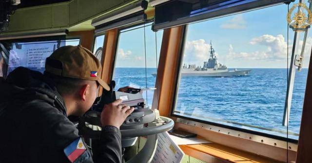 中菲对峙30多小时，菲律宾司令找了个体面借口，大批舰艇退回国内