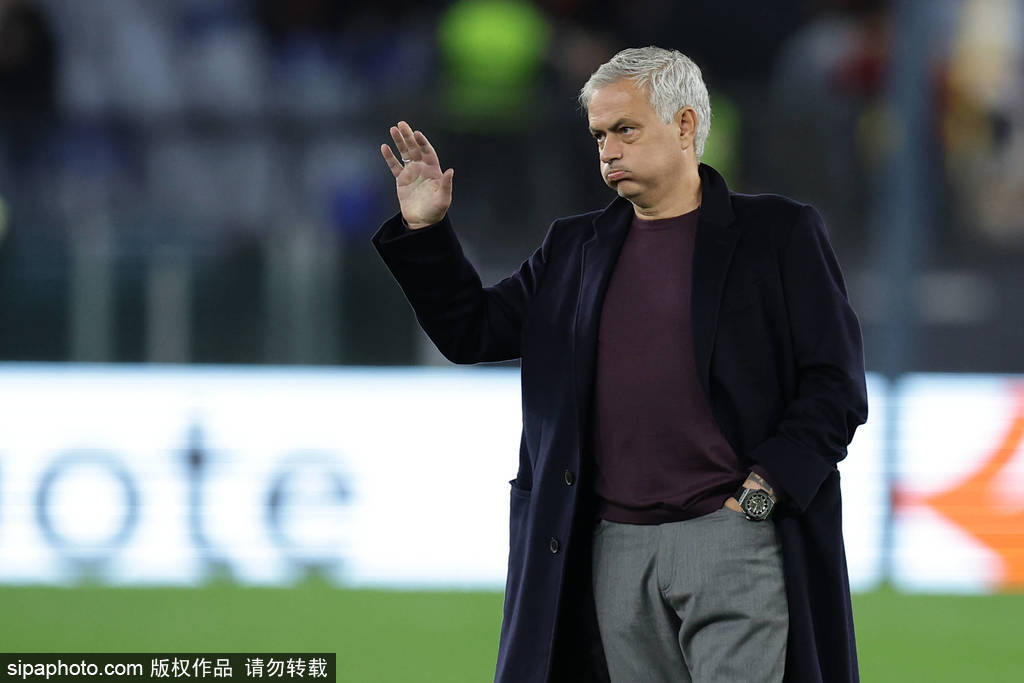 官方：土超费内巴切俱乐部宣布 主教练穆里尼奥下课！