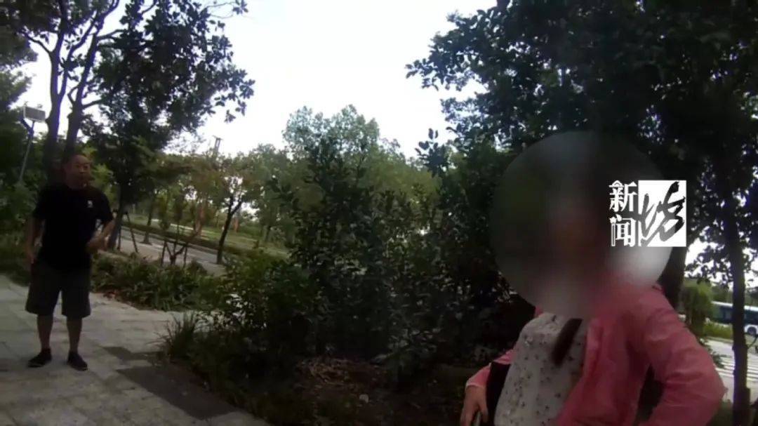 上海网约车司机报警<strong></p>
<p>黄金</strong>!女乘客多次推搡民警:别多管闲事
