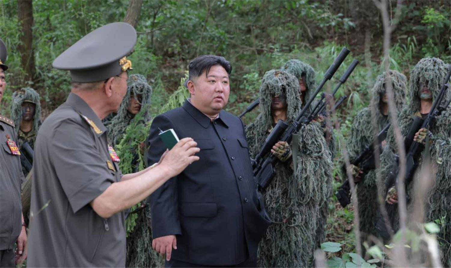 宅男金正恩要参加北京阅兵<strong></p>
<p>黄金</strong>,中方5大“兄弟”齐聚北京,日本懵了