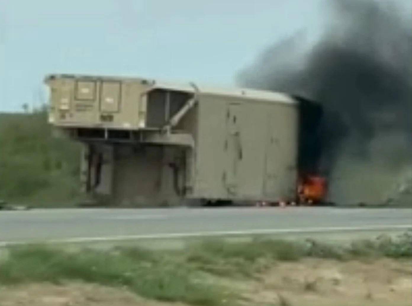 美军再迎噩耗!一声巨响:萨德反导核心当街变废铁<strong></p>
<p>黄金</strong>,现场燃起大火