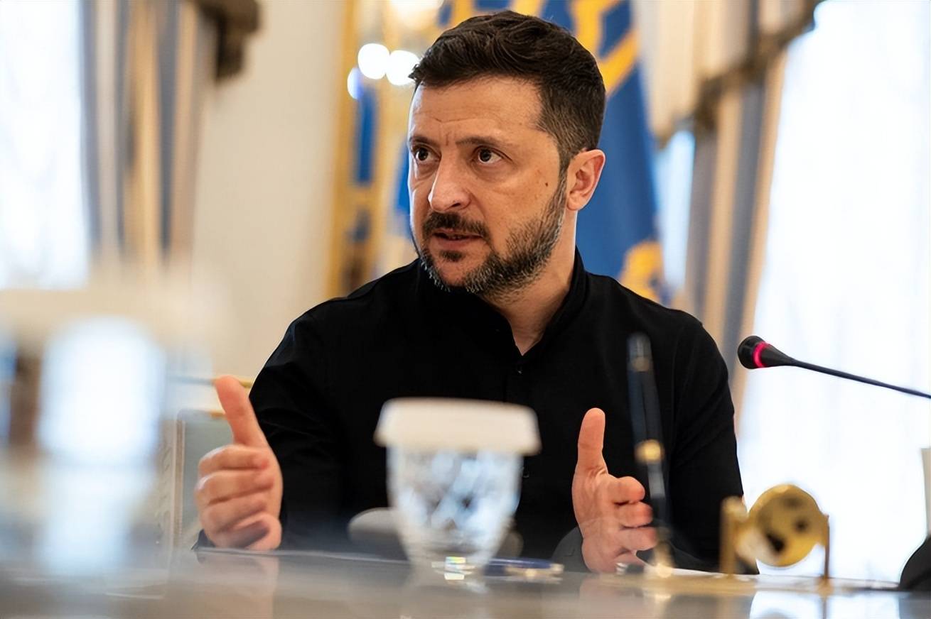 战局突变!俄军进攻乌克兰中部<strong></p>
<p>黄金</strong>,昔日盟友突然倒戈,泽连斯基何去何从?