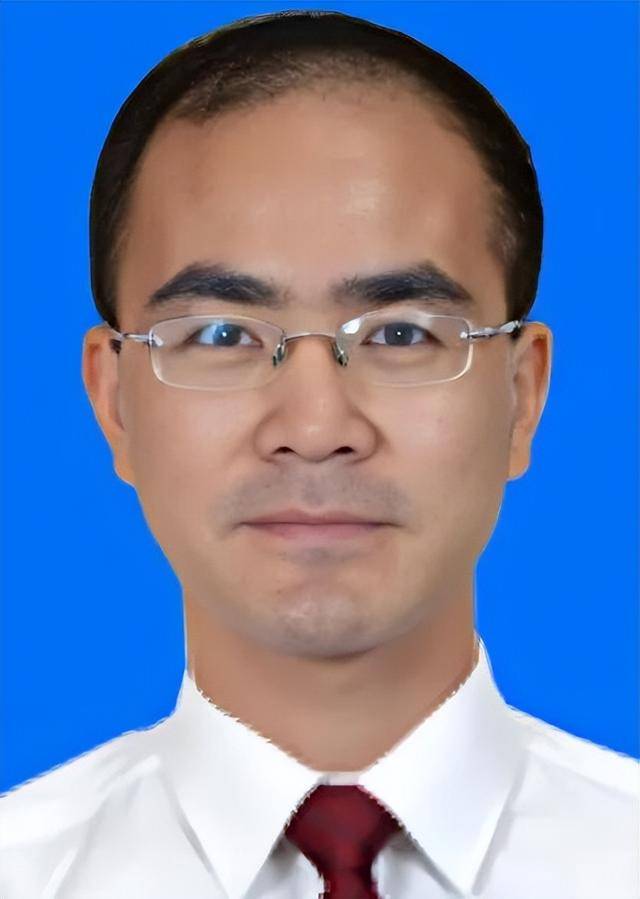 4位副市长履新<strong></p>
<p>黄金</strong>,卸任两年后他再任此职