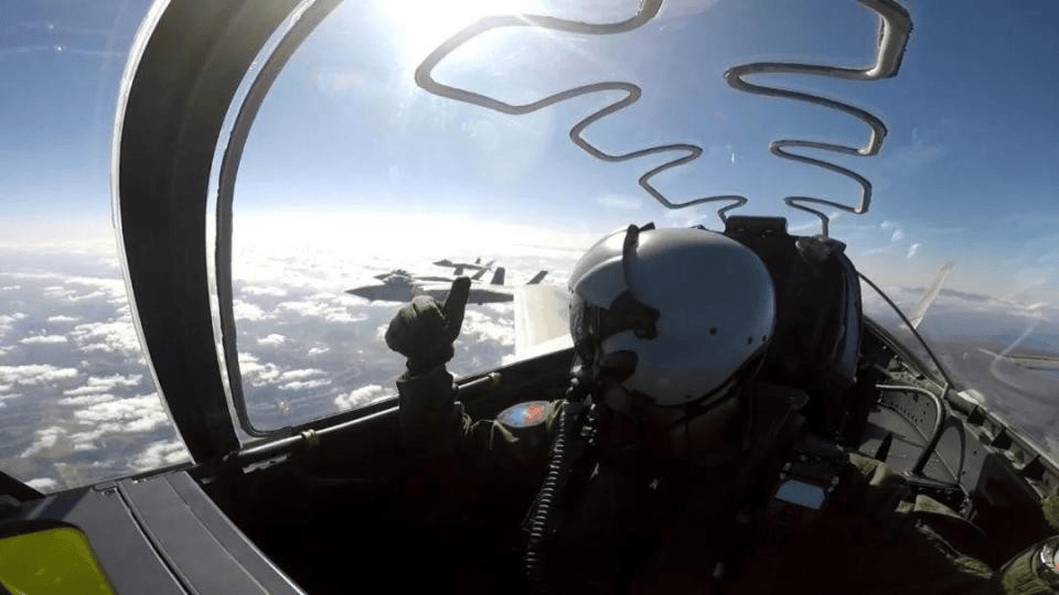 中航重磅官宣：歼-20S性能升级<strong></p>
<p>白银</strong>，飞行距离再破纪录，国防实力再创新高！