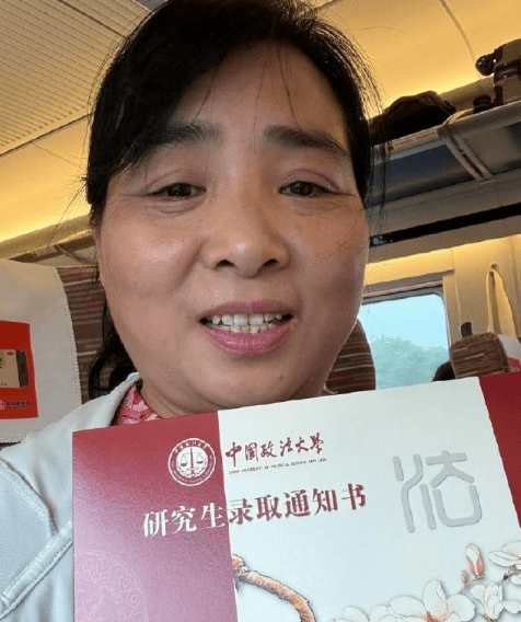 一位54岁的阿姨<strong></p>
<p>icu</strong>，用30年考上了北京的研究生