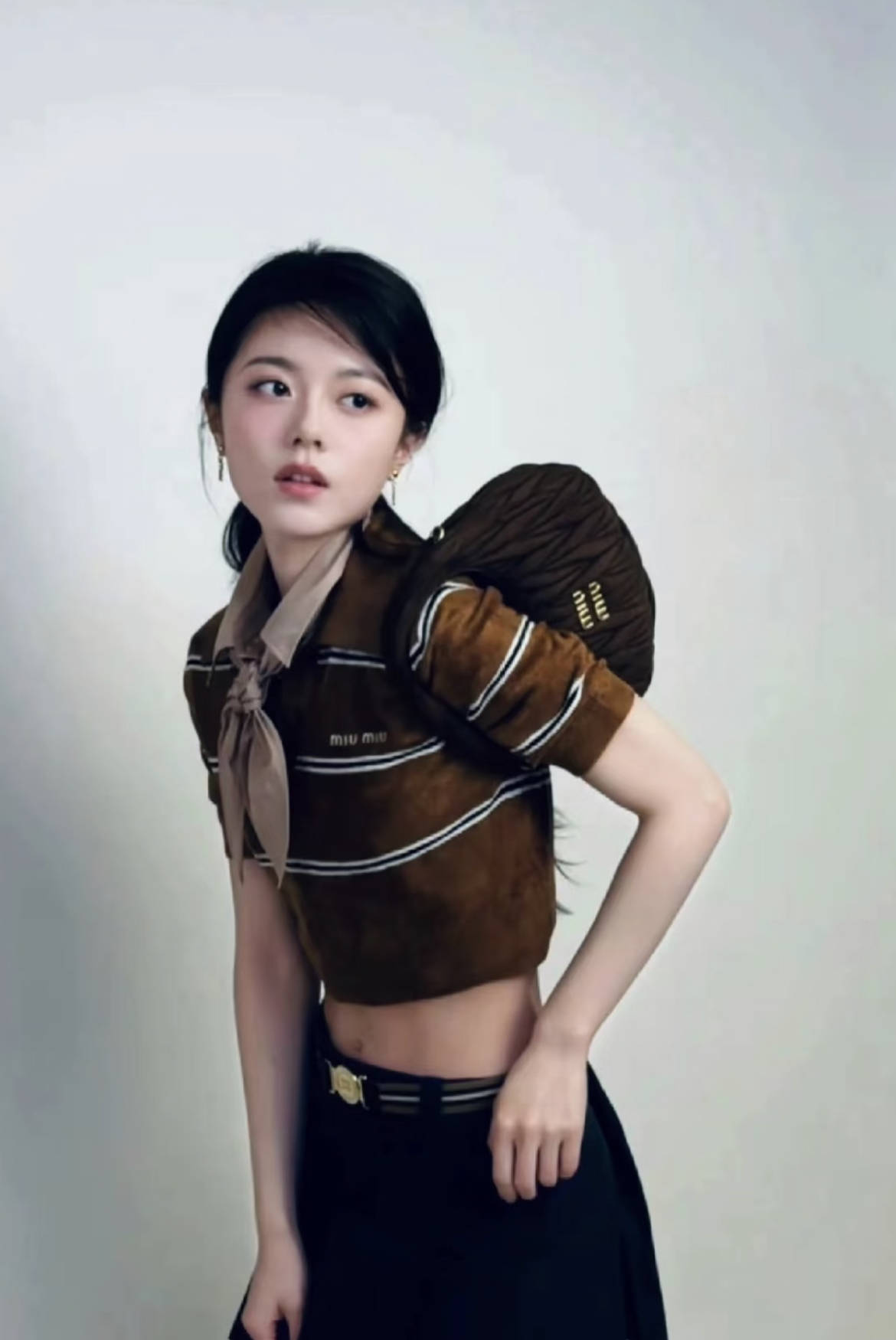 50岁佘诗曼机场街拍秀蛮腰身材绝了<strong></p>
<p>icu</strong>!王心凌同样穿法重返18岁