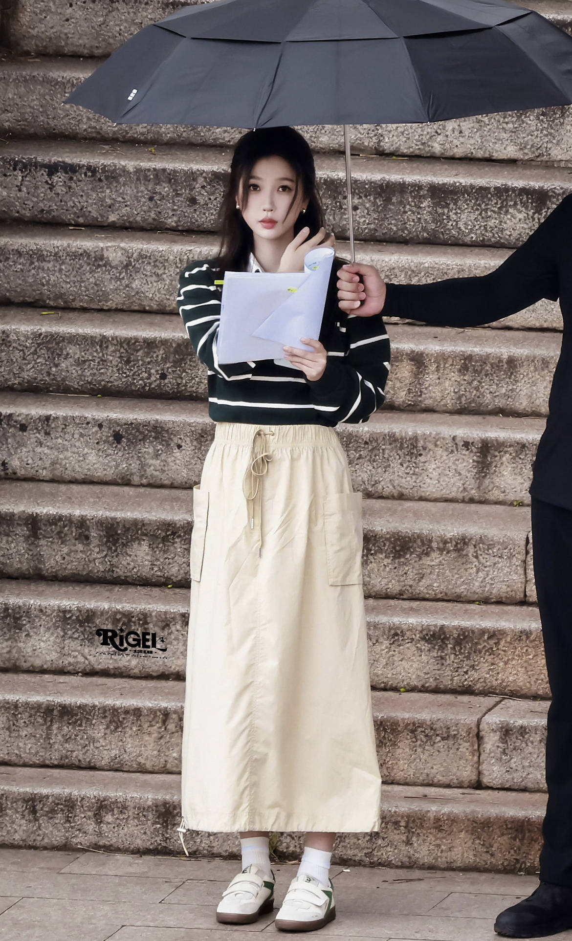 50岁佘诗曼机场街拍秀蛮腰身材绝了<strong></p>
<p>icu</strong>!王心凌同样穿法重返18岁