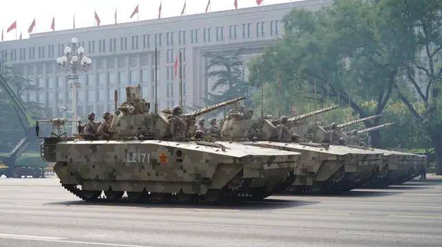 不装了<strong></p>
<p>聚查</strong>!一口气看完九三大阅兵武器装备!谁说我们一个也不认识?