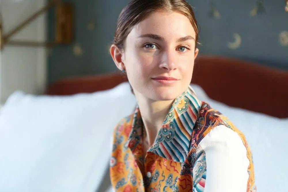 年近四十<strong></p>
<p>聚查</strong>，二孩妈妈，不骨感不时髦，却成了女魔头接班人