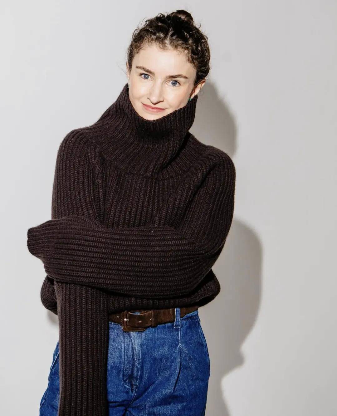 年近四十<strong></p>
<p>聚查</strong>，二孩妈妈，不骨感不时髦，却成了女魔头接班人