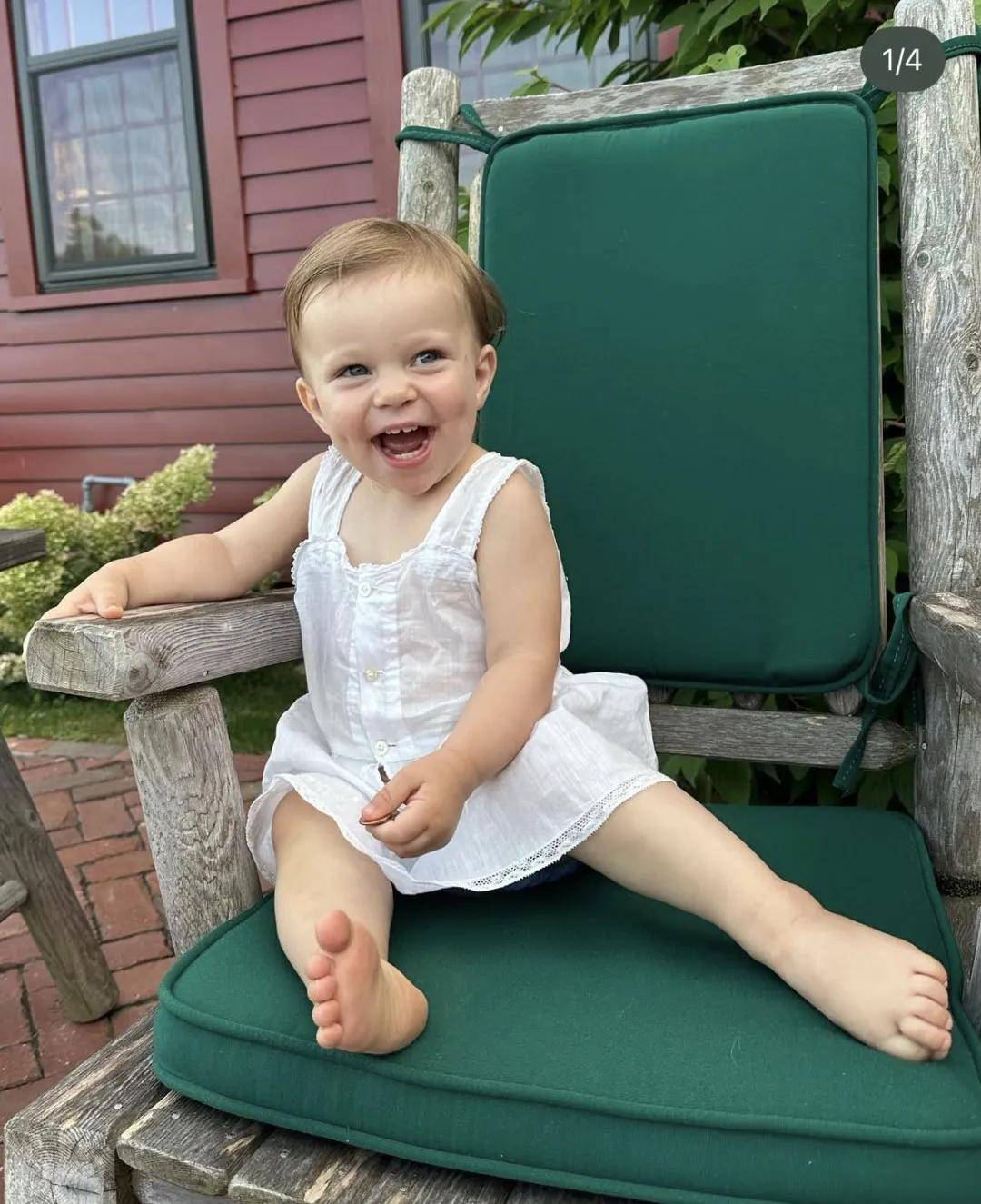 年近四十<strong></p>
<p>聚查</strong>，二孩妈妈，不骨感不时髦，却成了女魔头接班人