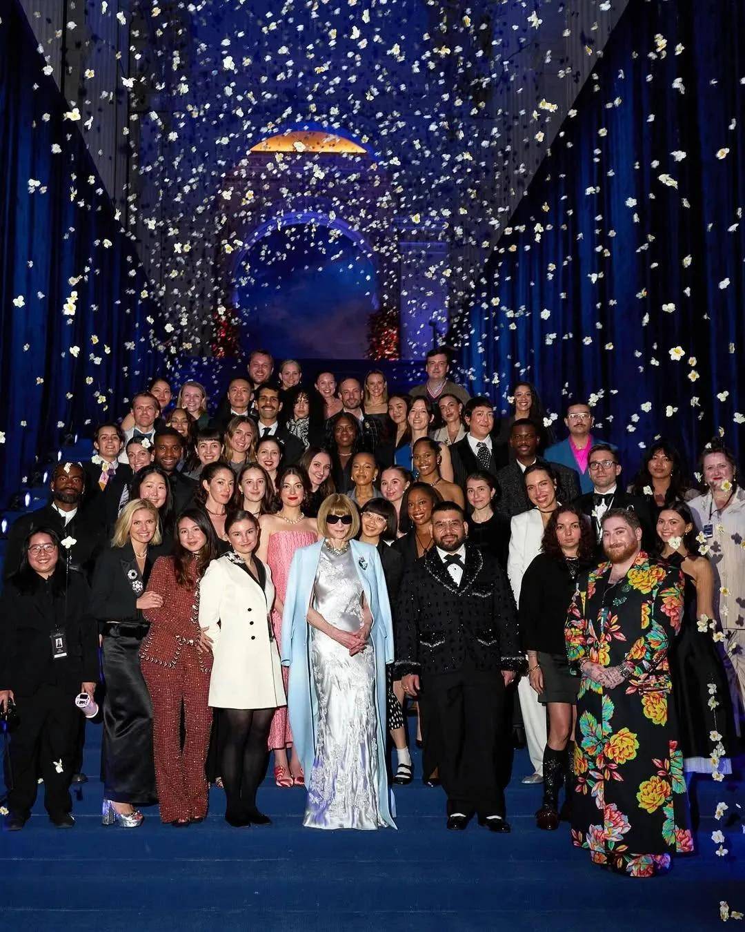 年近四十<strong></p>
<p>聚查</strong>，二孩妈妈，不骨感不时髦，却成了女魔头接班人