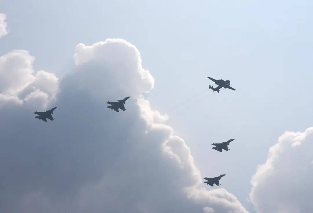 新华社出图<strong></p>
<p>聚查</strong>！