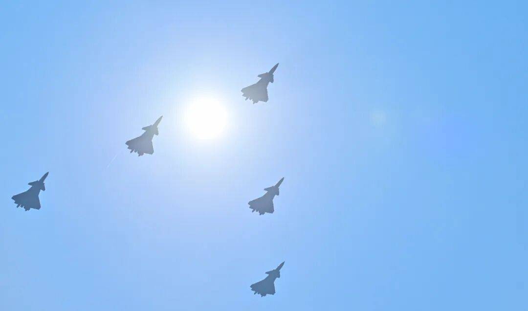 新华社出图<strong></p>
<p>聚查</strong>！