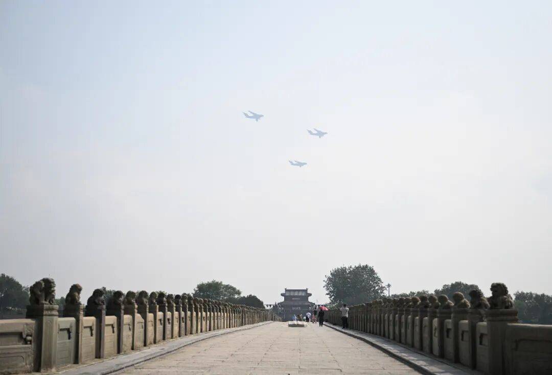 新华社出图<strong></p>
<p>聚查</strong>！