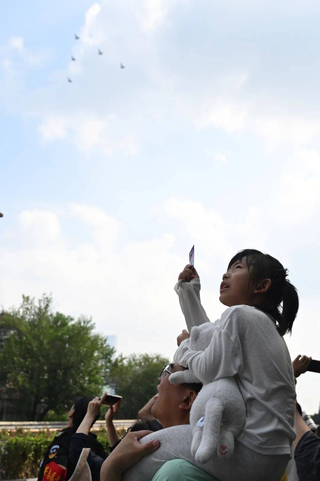 新华社出图<strong></p>
<p>聚查</strong>！