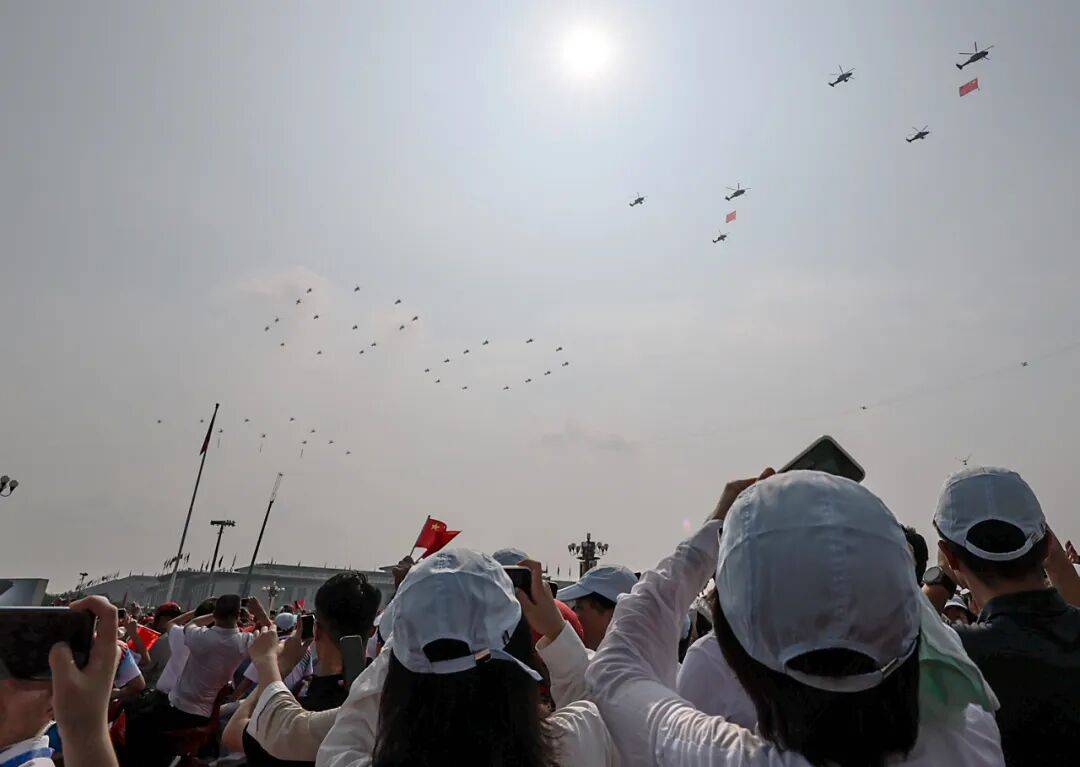 新华社出图<strong></p>
<p>聚查</strong>！