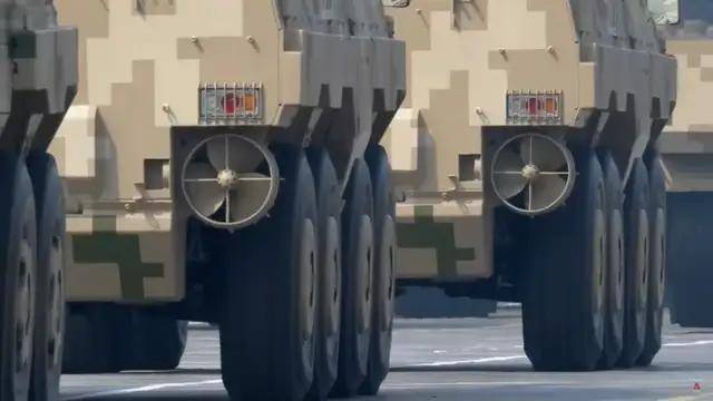 100式坦克<strong></p>
<p>聚查</strong>?红旗-29?东风-61?九三阅兵都有哪些亮点?