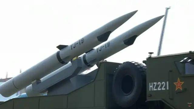 100式坦克<strong></p>
<p>聚查</strong>?红旗-29?东风-61?九三阅兵都有哪些亮点?