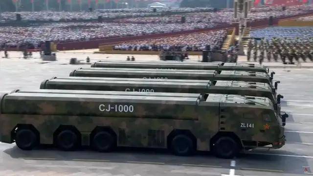 100式坦克<strong></p>
<p>聚查</strong>?红旗-29?东风-61?九三阅兵都有哪些亮点?