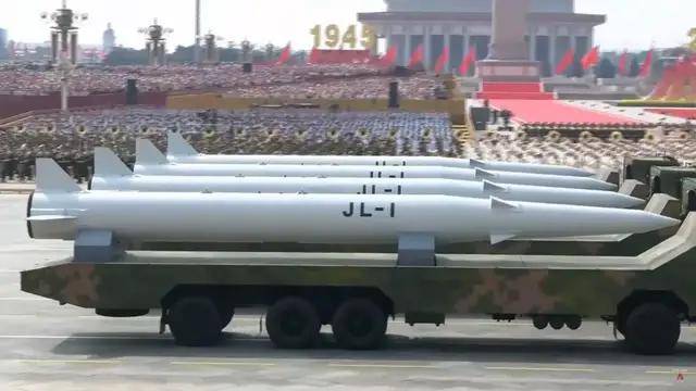 100式坦克<strong></p>
<p>聚查</strong>?红旗-29?东风-61?九三阅兵都有哪些亮点?