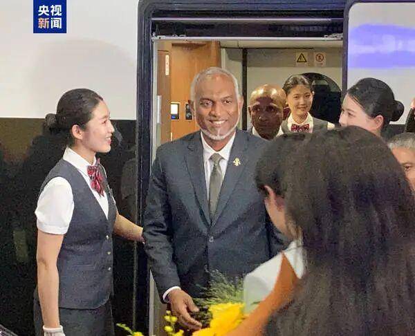 多国领导人乘高铁抵达北京