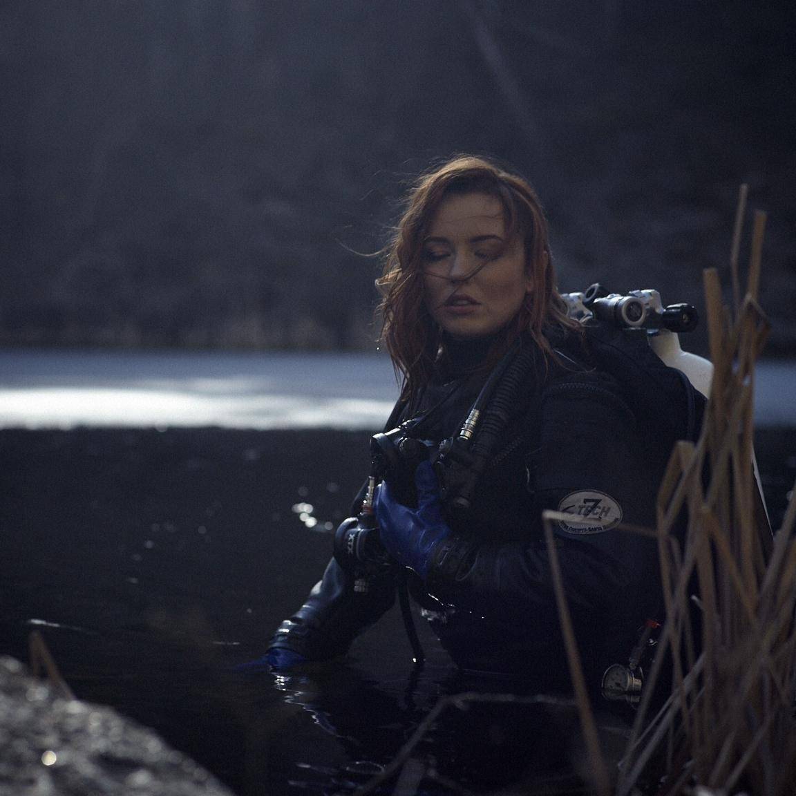 乌克兰女蛙人深潜80米<strong></p>
<p>聚查</strong>，在北约家门口，炸了北溪管道，遭德国通缉