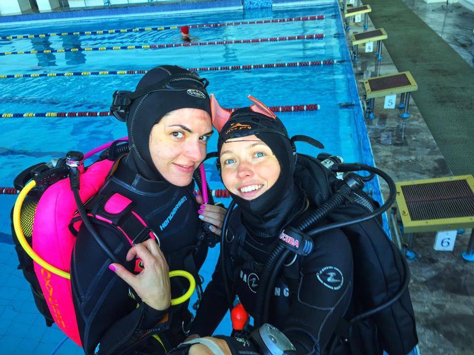 乌克兰女蛙人深潜80米<strong></p>
<p>聚查</strong>，在北约家门口，炸了北溪管道，遭德国通缉