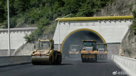 川A大军注意<strong></p>
<p>剧场</strong>！国庆成都有望4小时飙拢九寨沟