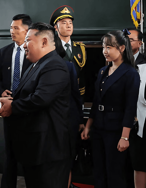 金正恩女儿首登国际舞台<strong></p>
<p>剧场</strong>，引爆接班传闻！英国首相被架空，工党内斗成全武行…