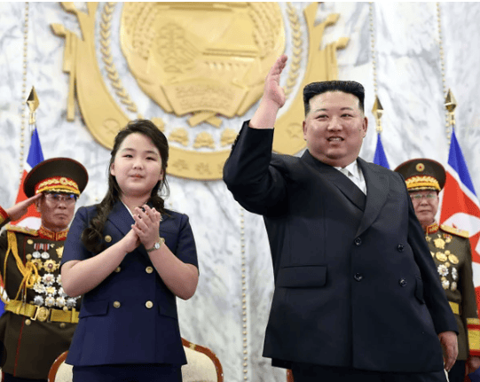 金正恩女儿首登国际舞台<strong></p>
<p>剧场</strong>，引爆接班传闻！英国首相被架空，工党内斗成全武行…