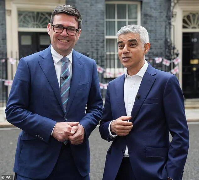 金正恩女儿首登国际舞台<strong></p>
<p>剧场</strong>，引爆接班传闻！英国首相被架空，工党内斗成全武行…