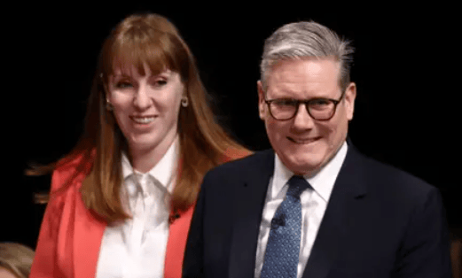 金正恩女儿首登国际舞台<strong></p>
<p>剧场</strong>，引爆接班传闻！英国首相被架空，工党内斗成全武行…