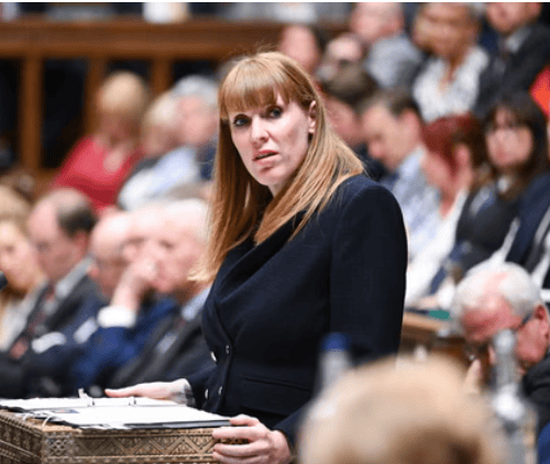 金正恩女儿首登国际舞台<strong></p>
<p>剧场</strong>，引爆接班传闻！英国首相被架空，工党内斗成全武行…